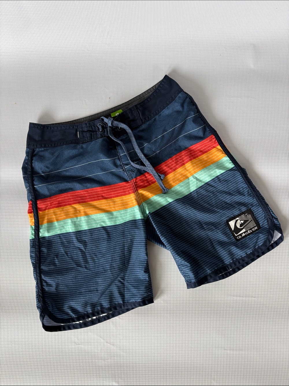 QUIKSILVER BOYS SWIM TRUNKS/BOARD SHORTS SIZE 25